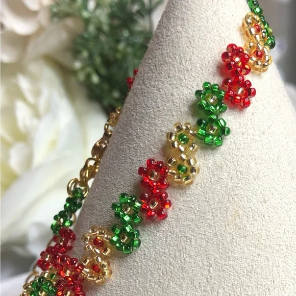 Christmas Holiday Bracelet Zirconia Charm Gold Red Green Beaded Heart Clasp New - Picture 5 of 6